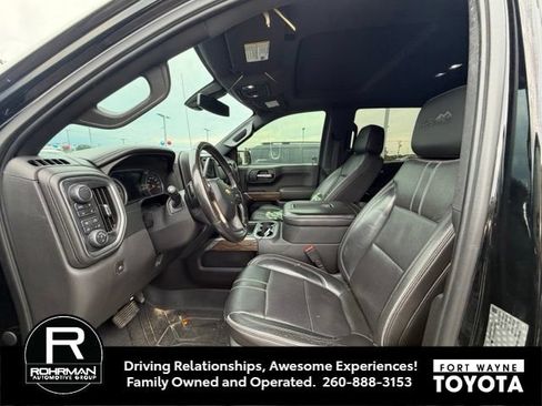 Used 2019 Chevrolet Silverado 1500 High Country w/ Safety Package II AWD/4WD image 9