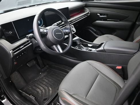 Used 2025 Hyundai Santa Cruz Limited image 9