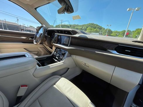 Used 2021 GMC Yukon Denali w/ Denali Premium Package AWD/4WD image 39