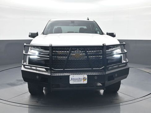 Used 2021 Chevrolet Silverado 1500 LT image 2