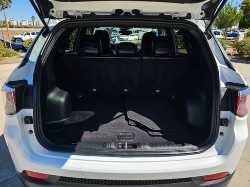 Used 2025 Jeep Compass Limited image 28