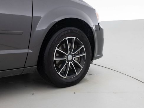 Used 2017 Dodge Grand Caravan SE FWD image 18