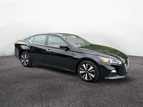 Used 2022 Nissan Altima 2.5 SV FWD image 1