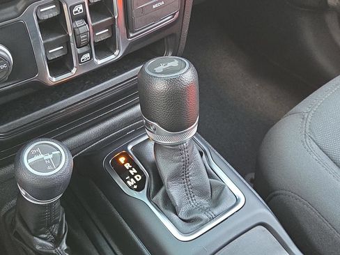 Used 2022 Jeep Wrangler Unlimited Sport AWD/4WD image 32