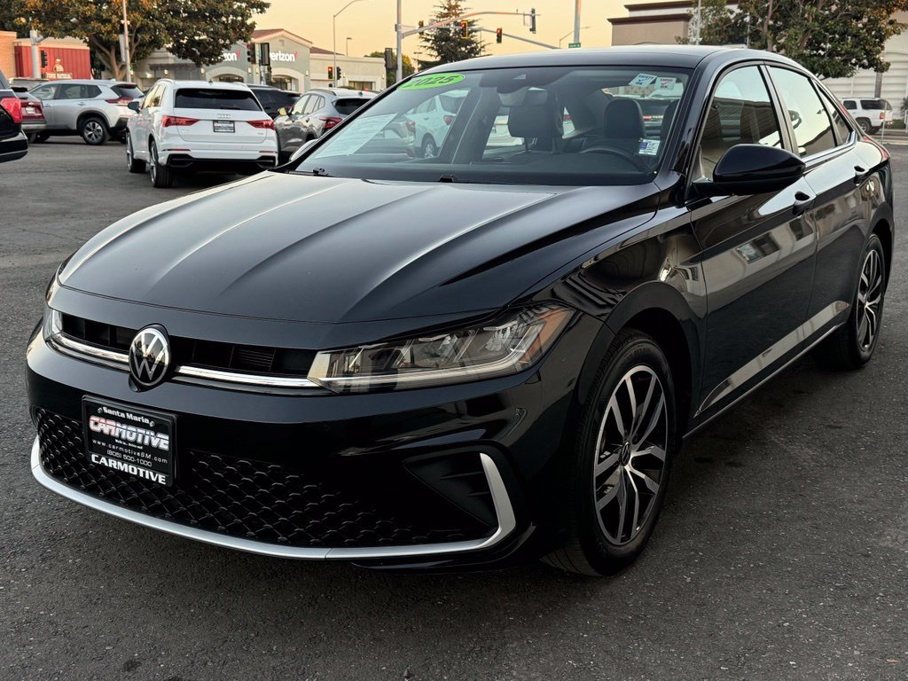 Used 2025 Volkswagen Jetta SE FWD image 8