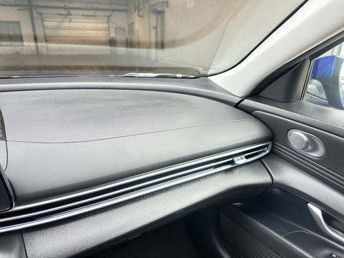 Used 2025 Hyundai Elantra SEL image 37