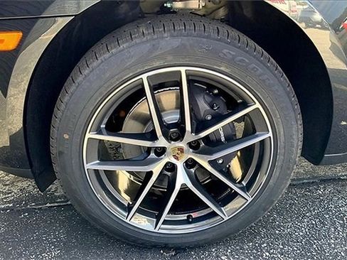 Certified 2026 Porsche Macan AWD/4WD image 14
