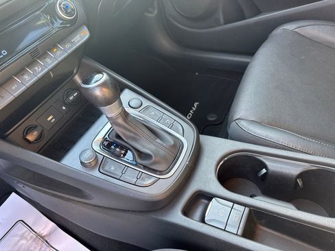 Used 2022 Hyundai Kona Limited FWD image 23