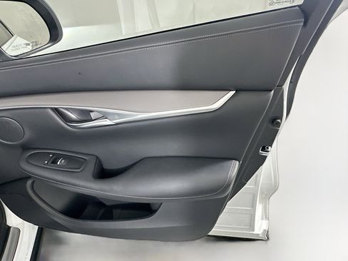 Used 2023 INFINITI QX50 Luxe image 32