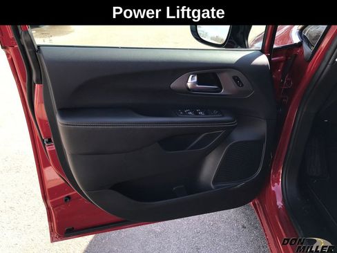 New 2026 Chrysler Pacifica Select image 11