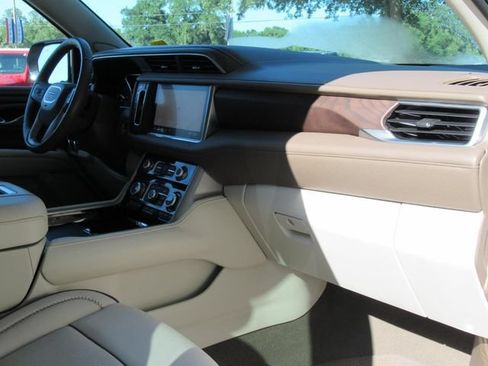 Used 2021 GMC Yukon XL Denali w/ Denali Premium Package RWD image 11