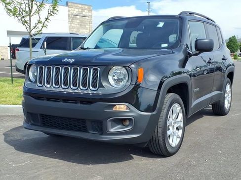 Used 2017 Jeep Renegade Latitude AWD/4WD image 2