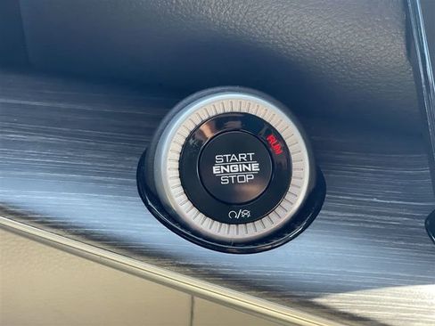 Used 2024 Jeep Wagoneer Series II image 19