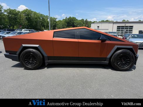 Used 2024 Tesla Cybertruck AWD Crew Cab image 9