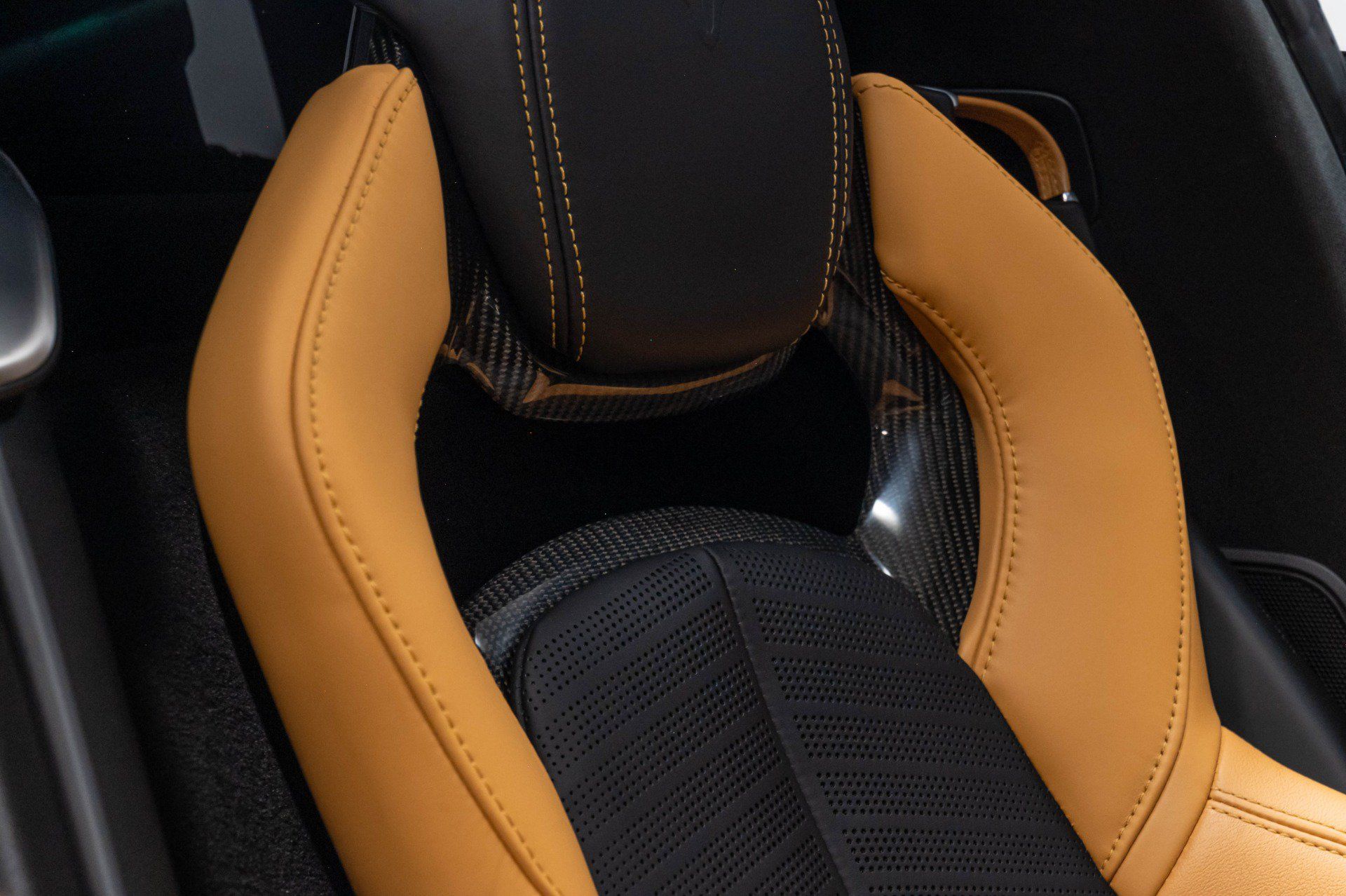 Used 2022 Chevrolet Corvette Stingray Coupe w/ 2LT w/ Z51 Performance Package RWD image 35