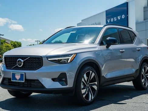 New 2026 Volvo XC40 B5 Plus w/ Climate Package AWD/4WD image 3