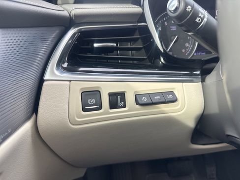 Used 2024 Cadillac XT6 Premium Luxury w/ Technology Package image 25