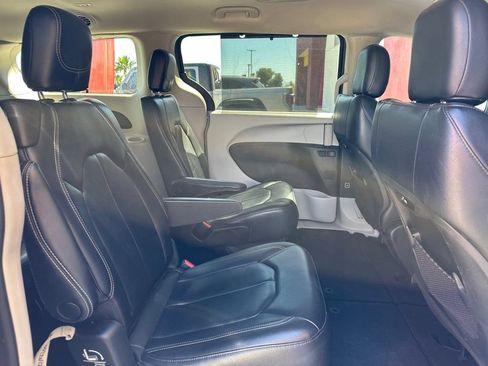 Used 2022 Chrysler Pacifica Touring-L FWD image 30