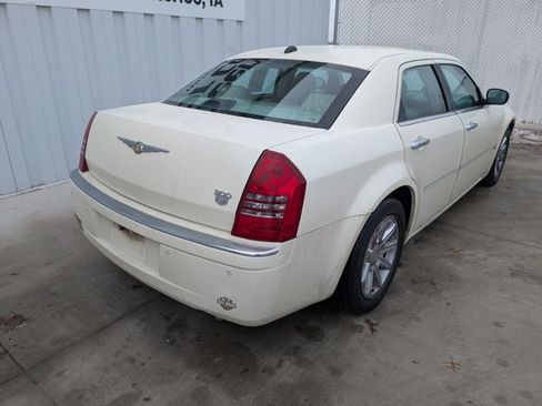 Used 2005 Chrysler 300 C w/ Navigation & Sound Group II image 16