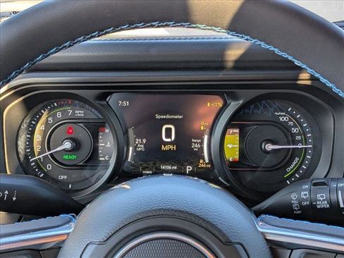 Used 2024 Jeep Wrangler High Altitude image 11