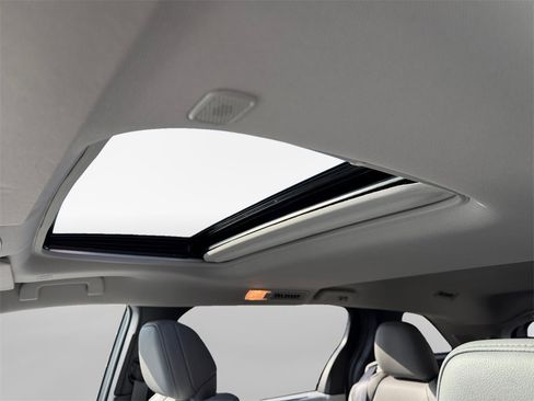 Used 2025 Toyota Sienna XLE w/ XLE Plus Package image 25