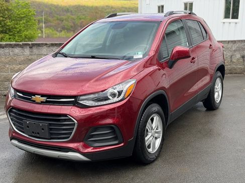 Used 2022 Chevrolet Trax LT w/ LT Convenience Package AWD/4WD image 1