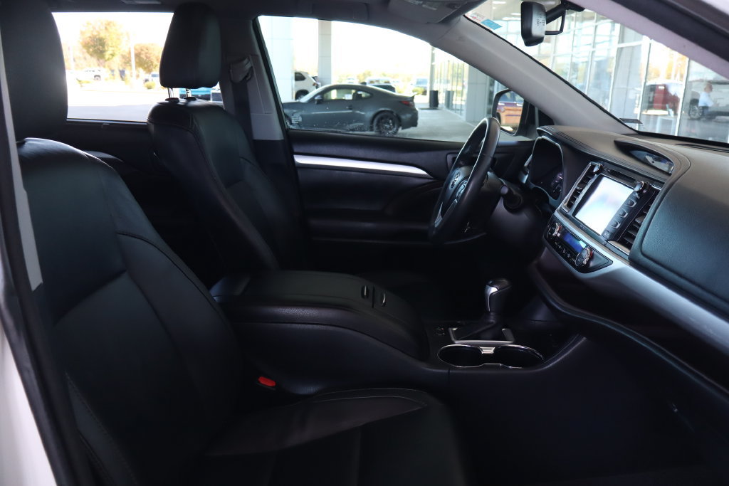 Used 2015 Toyota Highlander XLE AWD/4WD image 38