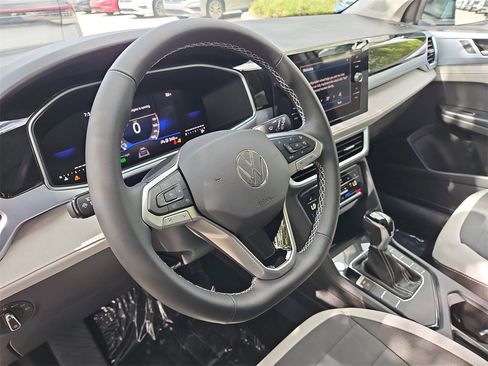 New 2025 Volkswagen Taos SE image 9