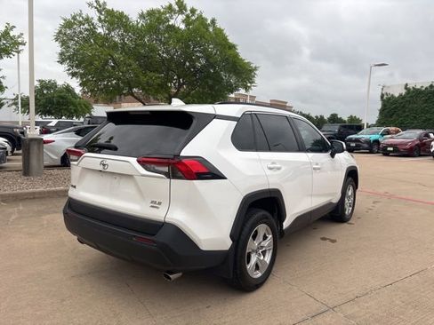 Used 2021 Toyota RAV4 XLE w/ XLE Grade Weather Package image 5