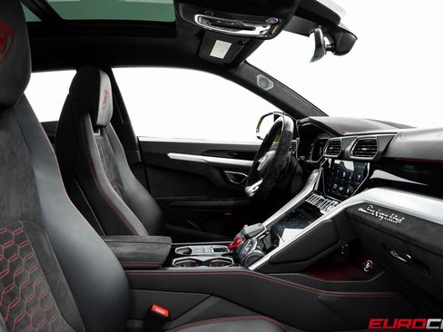 Used 2022 Lamborghini Urus *HIGH GLOSS BLACK STYLE PACKAG image 33