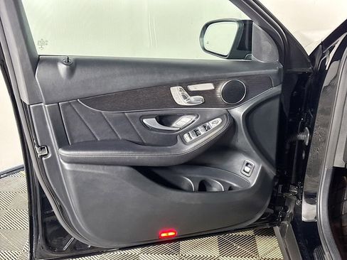 Used 2022 Mercedes-Benz GLC 300 4MATIC image 10