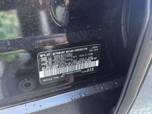 Used 2024 Mitsubishi Outlander 4WD Plug-In Hybrid image 32