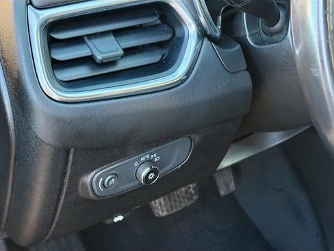 Used 2018 Chevrolet Equinox LT image 10