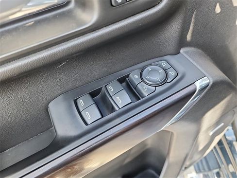 Used 2019 GMC Sierra 1500 SLT image 16