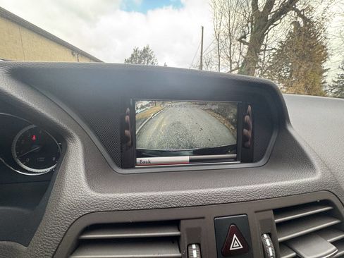 Used 2013 Mercedes-Benz E 350 4MATIC Coupe image 32