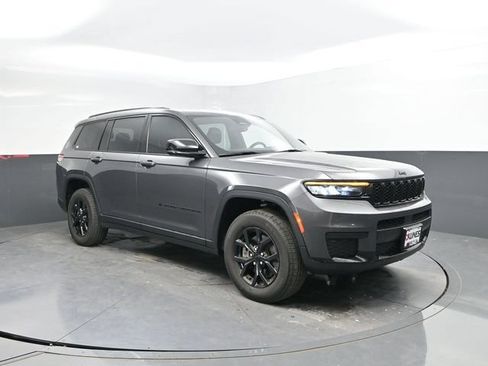 Used 2024 Jeep Grand Cherokee L Laredo AWD/4WD image 4
