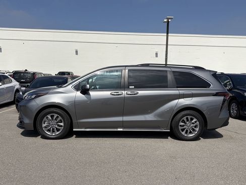 Certified 2026 Toyota Sienna XLE FWD image 2