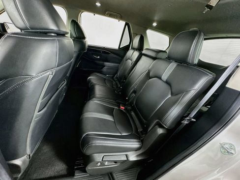 Used 2025 Honda Pilot EX-L image 17