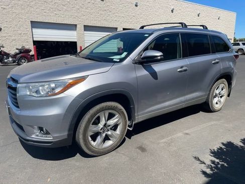 Used 2016 Toyota Highlander Limited w/ Driver Technology Package AWD/4WD image 4