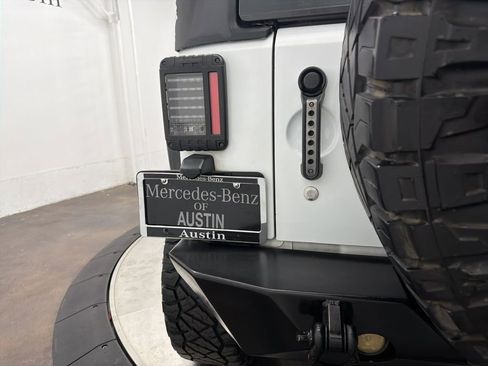 Used 2017 Jeep Wrangler Unlimited Sahara w/ Connectivity Group image 12