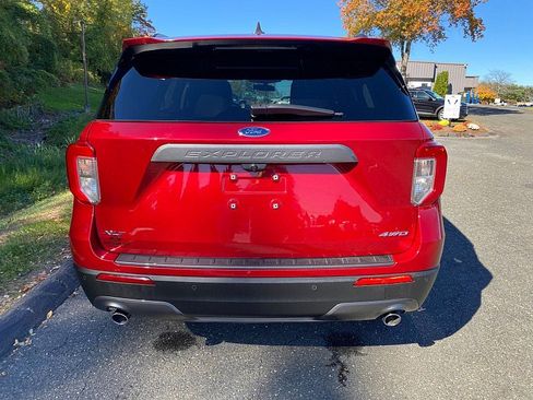 Certified 2022 Ford Explorer XLT w/ Equipment Group 202A image 8