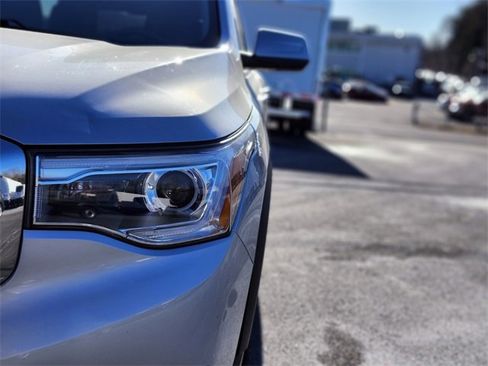 Used 2017 GMC Acadia SLE w/ Driver Alert Package I image 10