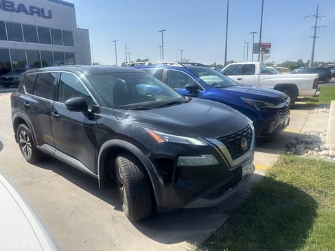 Used 2021 Nissan Rogue SV AWD/4WD image 2