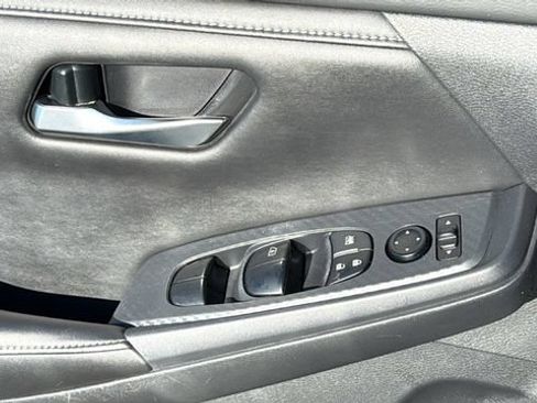 Certified 2023 Nissan Sentra SV FWD image 22