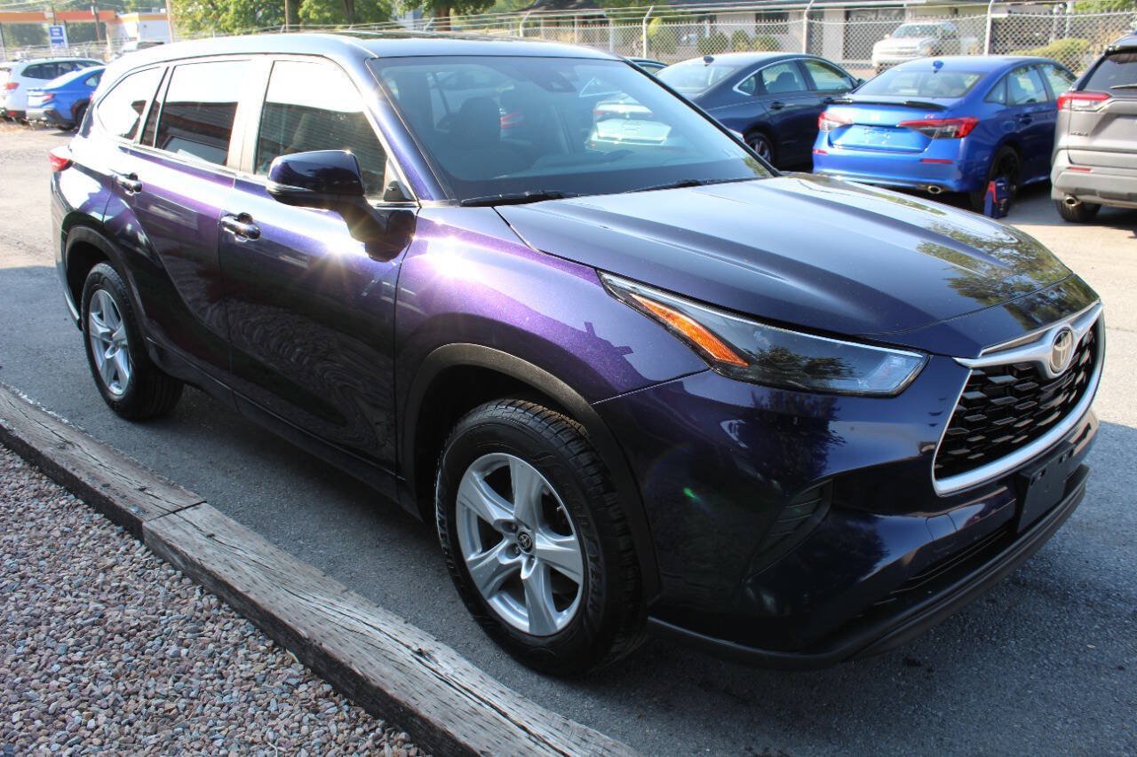 Used 2023 Toyota Highlander L FWD image 5