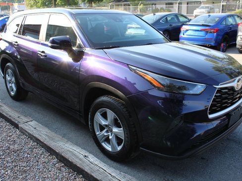 Used 2023 Toyota Highlander L FWD image 5