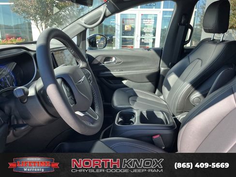 New 2026 Chrysler Voyager LX image 3