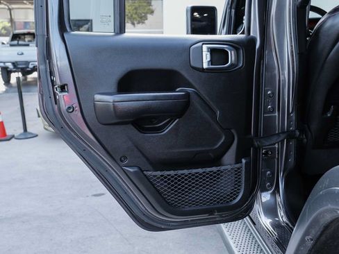 Used 2021 Jeep Wrangler Unlimited Rubicon AWD/4WD image 39
