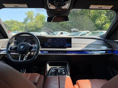 Used 2023 BMW 760i xDrive AWD/4WD image 16