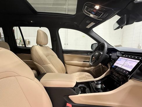 Used 2022 Jeep Grand Cherokee Limited 4xe w/ Luxury Tech Group II AWD/4WD image 40